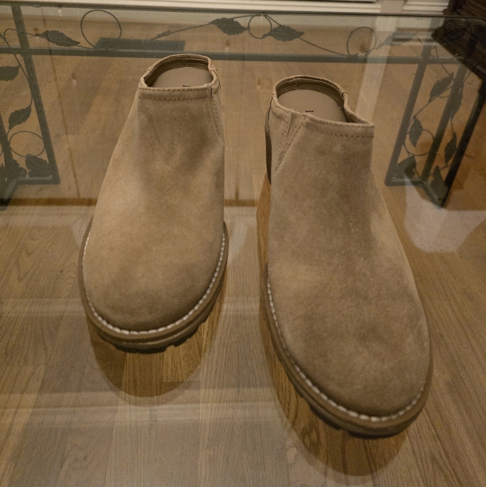 LL Bean Deerfield Mule Slip-on Clogs -- Tan Suede. New without box/tags.